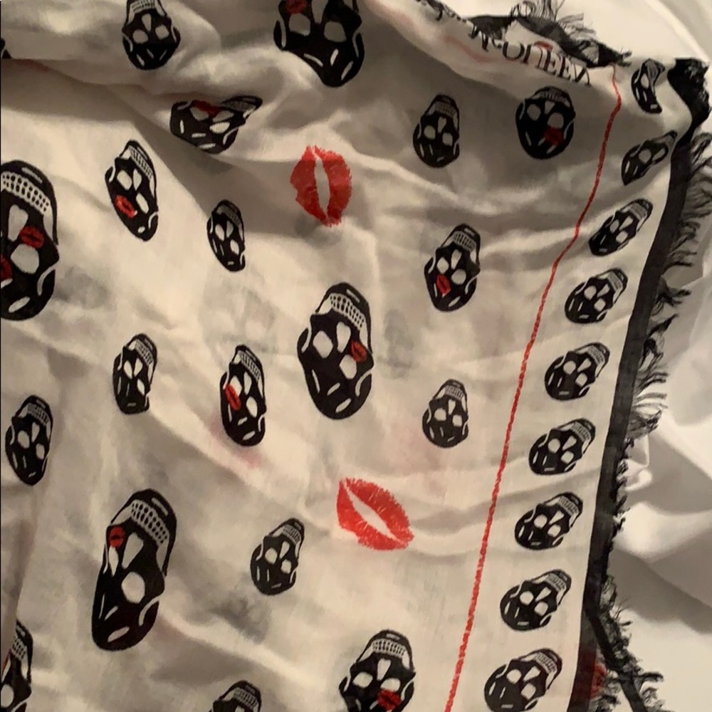 Alexander mcqueen scarf